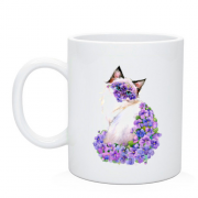 Чашка з сіамською кішкою в квітах