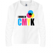 Детская футболка с длинным рукавом с надписью "i work in CMYK"