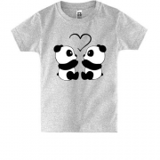 Детская футболка с влюблёнными пандами и сердцем