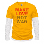 Комбинированный лонгслив "Занимайтесь любовью, а не войной"