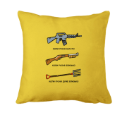 Подушка с автоматом, дробовиком и вилами против русни