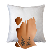 Подушка з порваной спиною і татуюванням