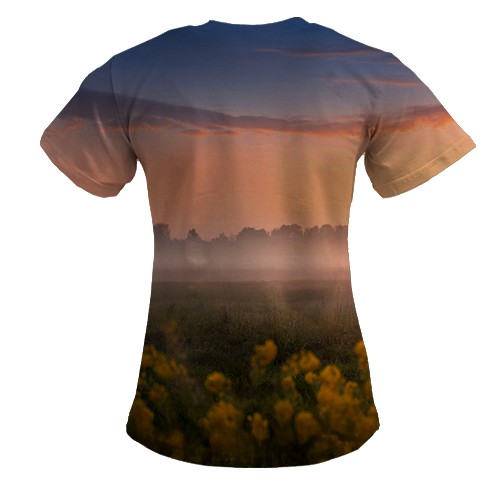 Женская 3D футболка с лошадьми на поле (вид сзади)