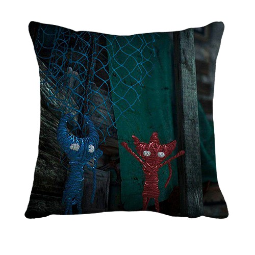 3D подушка Unravel Two - Blue and Red (вид спереду)