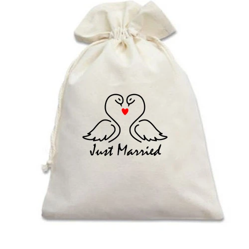Подарочный мешочек Just Married с контурными лебедями