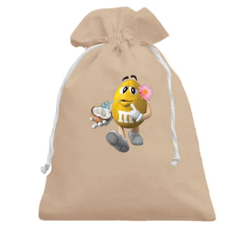 Подарочный мешочек с жёлтым персонажем M&M's, кокосом и цветком