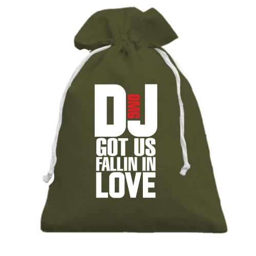 Подарунковий мішечок із вертикальним червоним написом «DJ got us fallin in love»