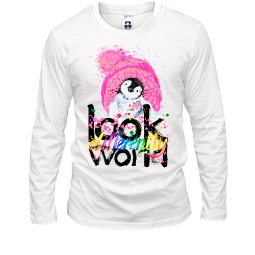 Чоловічий лонгслів Look at the world differently з пінгвіном