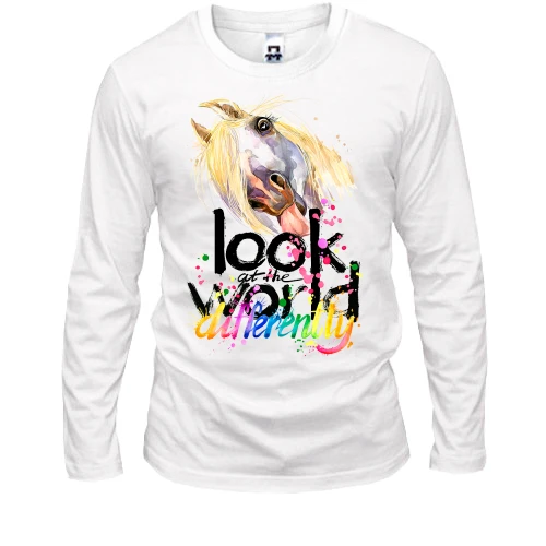 Мужской лонгслив Look at the world differently с лошадью