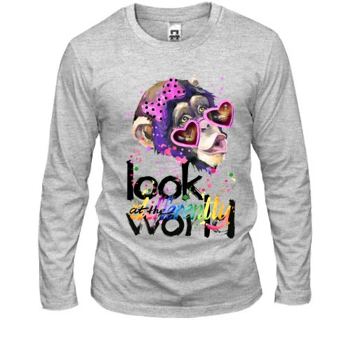 Мужской лонгслив с обезьяной "Look at the world differentty"