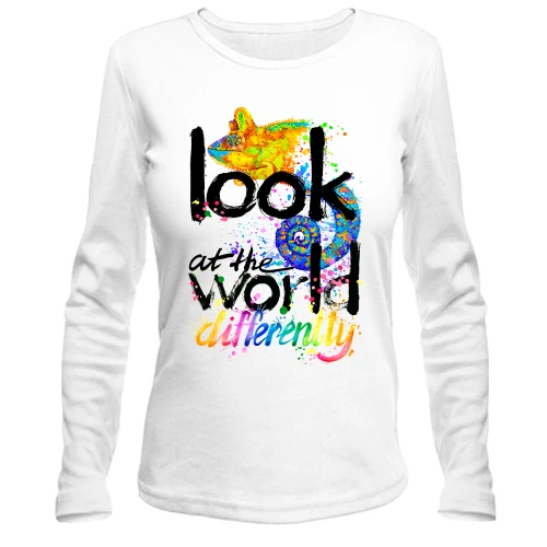 Женский лонгслив Look at the world differently с хамелеоном