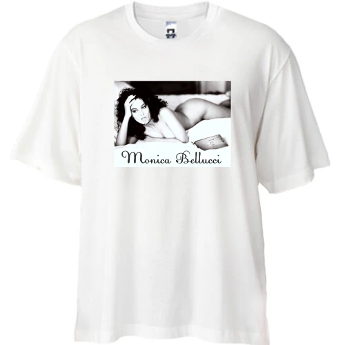 Футболка oversize MONICA BELLUCCI в кровати
