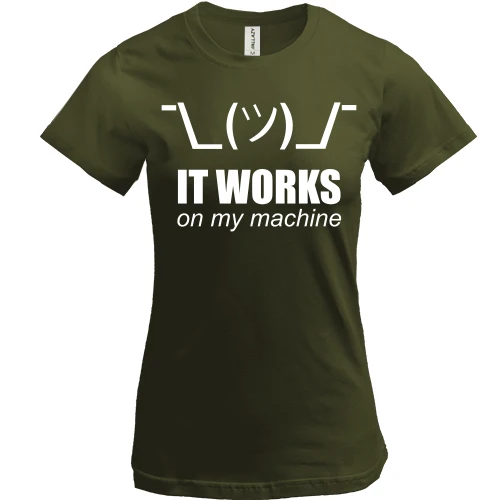 Жіноча футболка з написом "It works on my machine"