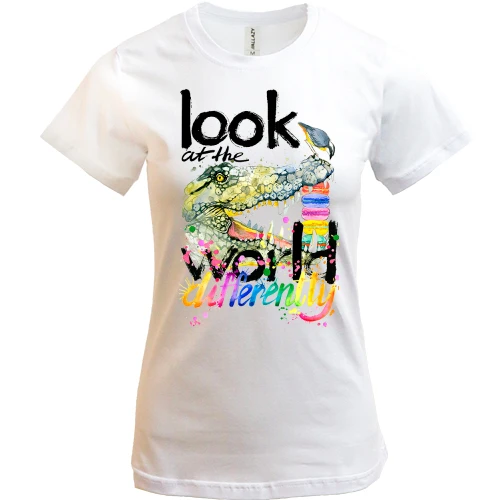 Женская футболка Look at the world differently с крокодилом